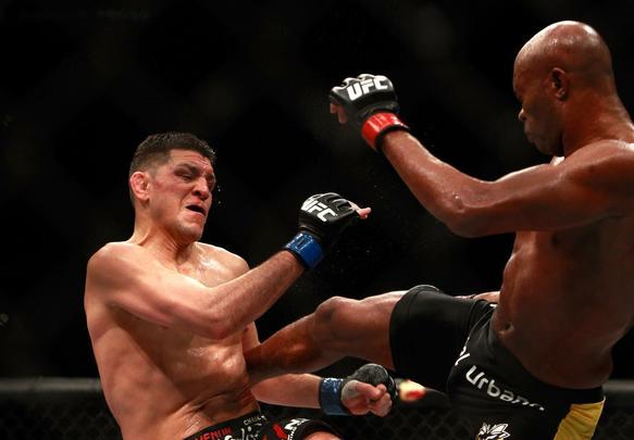 Em retorno ao octógono depois de 13 afastado por fratura na perna esquerda, Anderson Silva venceu Nick Diaz por decisão unânime, na luta principal do UFC 183, na MGM Grand Garden, em Las Vegas