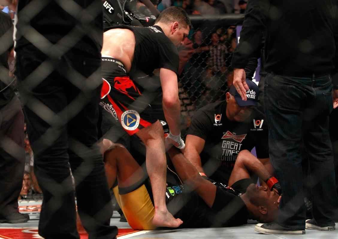 Em retorno ao octgono depois de 13 afastado por fratura na perna esquerda, Anderson Silva venceu Nick Diaz por deciso unnime, na luta principal do UFC 183, na MGM Grand Garden, em Las Vegas