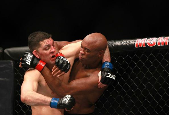 Em retorno ao octógono depois de 13 afastado por fratura na perna esquerda, Anderson Silva venceu Nick Diaz por decisão unânime, na luta principal do UFC 183, na MGM Grand Garden, em Las Vegas