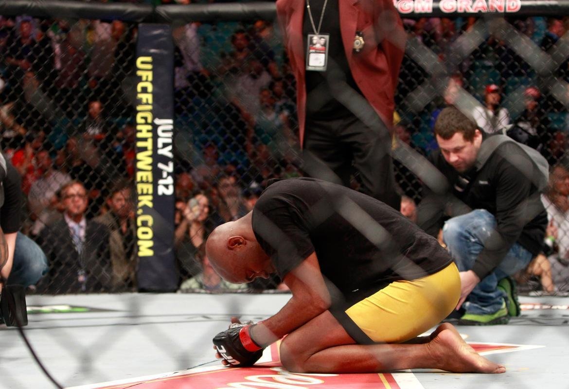 Em retorno ao octgono depois de 13 afastado por fratura na perna esquerda, Anderson Silva venceu Nick Diaz por deciso unnime, na luta principal do UFC 183, na MGM Grand Garden, em Las Vegas