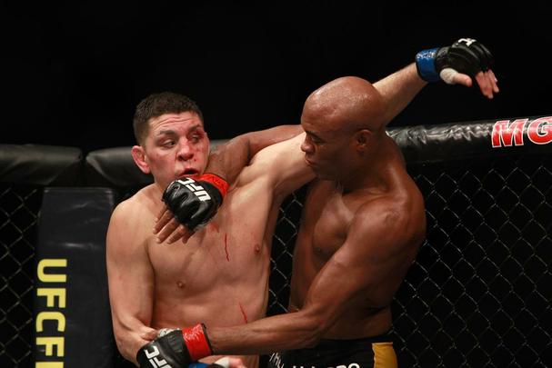 Em retorno ao octógono depois de 13 afastado por fratura na perna esquerda, Anderson Silva venceu Nick Diaz por decisão unânime, na luta principal do UFC 183, na MGM Grand Garden, em Las Vegas