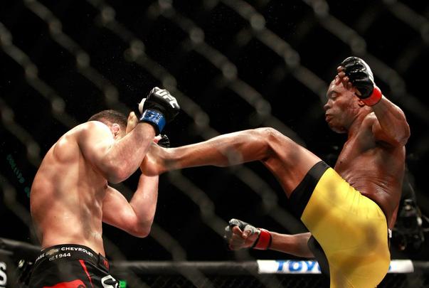 Em retorno ao octógono depois de 13 afastado por fratura na perna esquerda, Anderson Silva venceu Nick Diaz por decisão unânime, na luta principal do UFC 183, na MGM Grand Garden, em Las Vegas