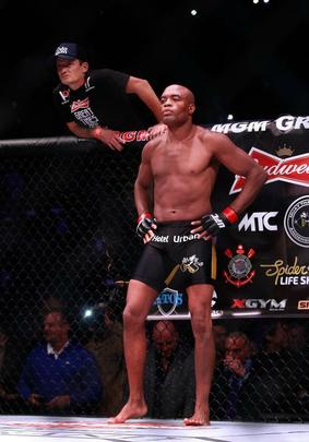 Em retorno ao octgono depois de 13 afastado por fratura na perna esquerda, Anderson Silva venceu Nick Diaz por deciso unnime, na luta principal do UFC 183, na MGM Grand Garden, em Las Vegas
