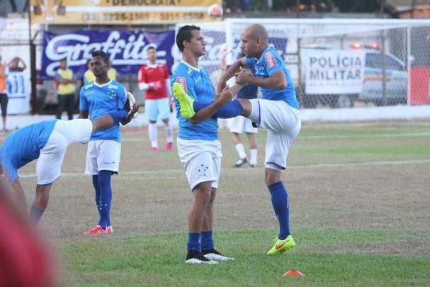 Cruzeiro arrancou no Mineiro com vitria de virada sobre o Democrata no Mamudo