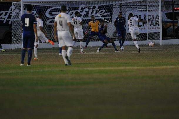 Cruzeiro arrancou no Mineiro com vitria de virada sobre o Democrata no Mamudo