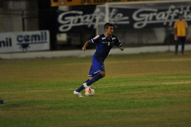 Cruzeiro arrancou no Mineiro com vitria de virada sobre o Democrata no Mamudo