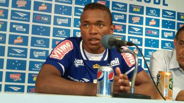 Contratado junto ao Bahia, lateral-direito Par, de apenas 19 anos, foi apresentado pelo Cruzeiro nesta tera-feira