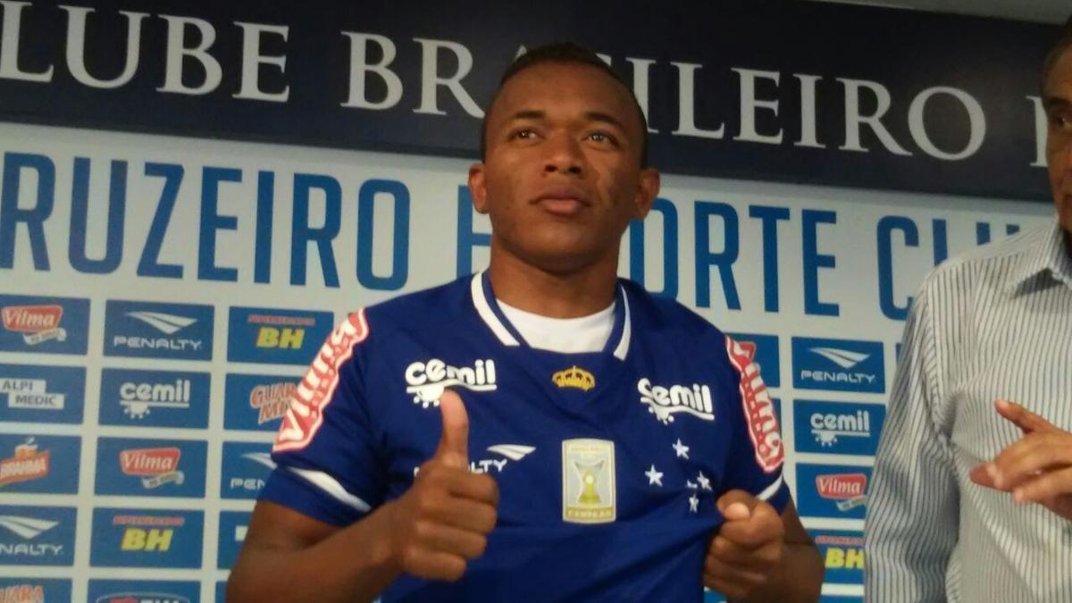 Contratado junto ao Bahia, lateral-direito Par, de apenas 19 anos, foi apresentado pelo Cruzeiro nesta tera-feira