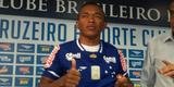Contratado junto ao Bahia, lateral-direito Par, de apenas 19 anos, foi apresentado pelo Cruzeiro nesta tera-feira
