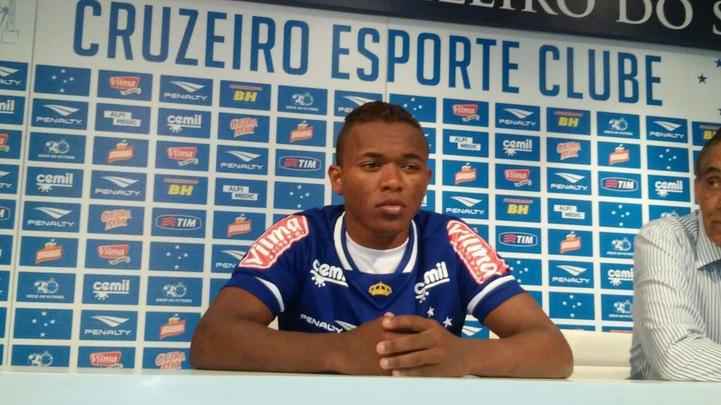 Contratado junto ao Bahia, lateral-direito Par, de apenas 19 anos, foi apresentado pelo Cruzeiro nesta tera-feira