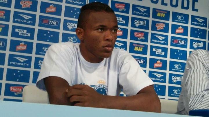 Contratado junto ao Bahia, lateral-direito Par, de apenas 19 anos, foi apresentado pelo Cruzeiro nesta tera-feira