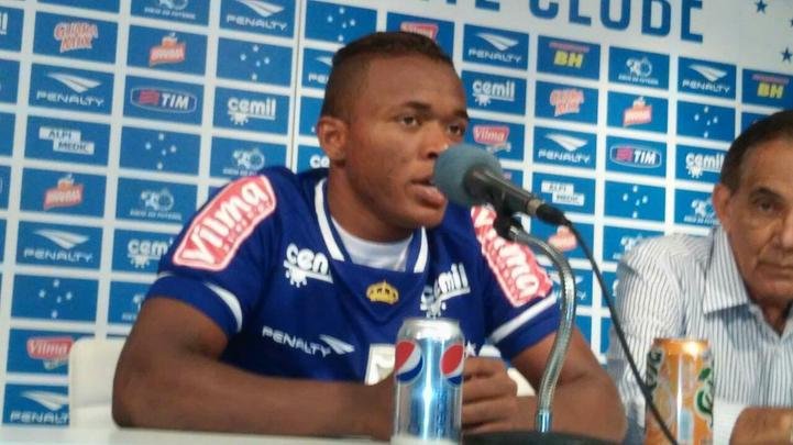 Contratado junto ao Bahia, lateral-direito Par, de apenas 19 anos, foi apresentado pelo Cruzeiro nesta tera-feira