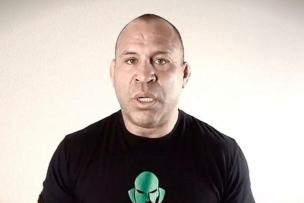 Veja outros astros e lutadores brasileiros que caíram no doping - No ano passado, Wanderlei Silva foi acusado pelo UFC de ter fugido do coletor enviado pela comissão atlética à sua academia para não passar pelo exame. Na época, o advogado do lutador admitiu que ele estava usando diuréticos para aliviar dores causadas por uma lesão no punho. Mesmo depois de anunciar aposentadora, Wanderlei não compareceu à sua audiência e foi banido de lutar em Nevada