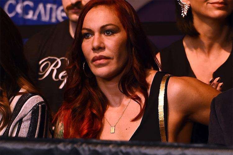 Veja outros astros e lutadores brasileiros que caram no doping - No final de 2011, Cris Cyborg foi flagrada por uso de stanolozol, aps a vitria sobre a japonesa Hiroko Yamanaka, em defesa do ttulo no Strikeforce. A brasileira perdeu o seu cinturo e pegou gancho de um ano