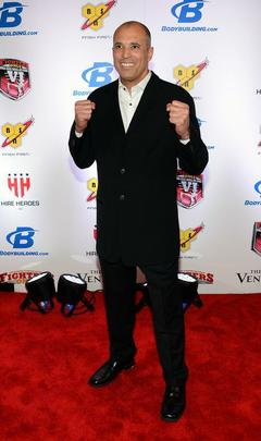 Veja outros astros e lutadores brasileiros que caíram no doping  - Primeiro campeão do UFC, Royce Gracie também foi flagrado por uso de esteroides anabolizantes. O brasileiro teve a substância 'nandrolona' apontada em seu exame após a luta contra Kazushi Sakuraba no EliteXC, em 2007. O exame apontou uma quantidade de testosterona mais de oito vezes acima do limite máximo.