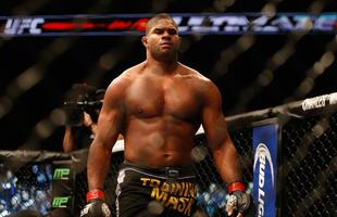 Veja outros astros e lutadores brasileiros que caram no doping  - Alistair Overeem se preparava para disputar o cinturo dos pesados contra Junior Cigano quando testou positivo em um exame antidoping surpresa aps a coletiva de divulgao do evento. Ele foi flagrado com um nvel de testosterona 14 vezes acima do permitido