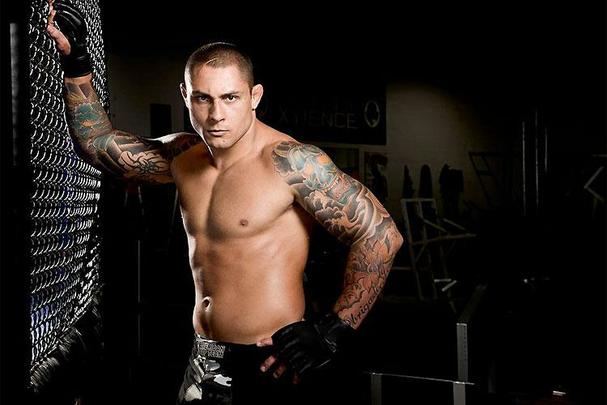 Veja outros astros e lutadores brasileiros que caíram no doping  - Após a vitória sobre o americano Brandon Vera no UFC 125, em 2011, Thiago Alves admitiu ter adulterado a sua urina para burlar o exame antidoping e por pouco não foi banido do esporte. Em 2012, eleo voltou a ser flagrado após o UFC Macau, onde venceu Stanislav Nedkov por finalização. Thiago foi suspenso por seis meses e perdeu a vitória obtida dentro do octógono