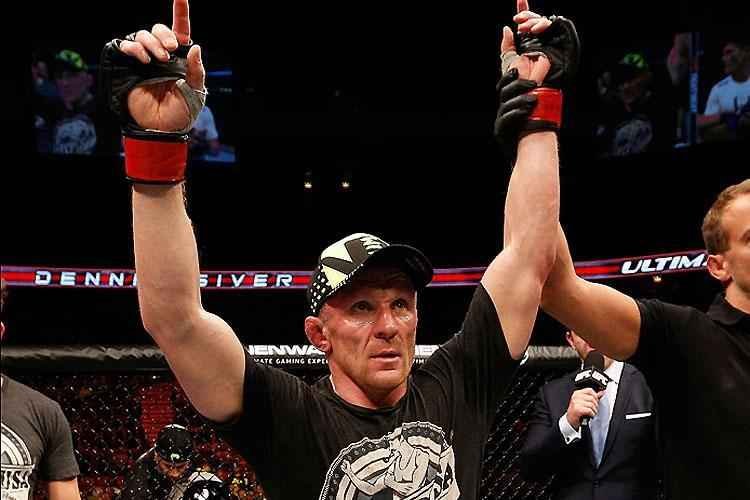 Veja outros astros e lutadores brasileiros que caram no doping  - Dennis Siver foi pego no ltimo UFC de 2013 e levou suspenso de nove meses por ter hormnio de crescimento no organismo