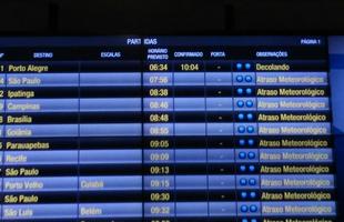 Aeroporto de Confins fica fechado por causa da chuva