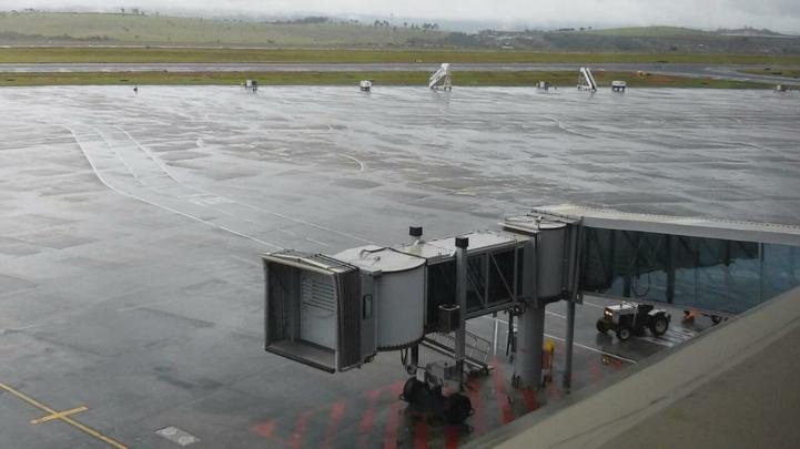 Aeroporto de Confins fica fechado por causa da chuva