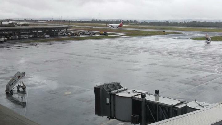 Aeroporto de Confins fica fechado por causa da chuva