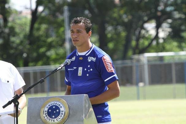 Aps surgir como grande revelao do Internacional, Leandro Damio teve passagem apagada pelo Santos, que o emprestou ao Cruzeiro