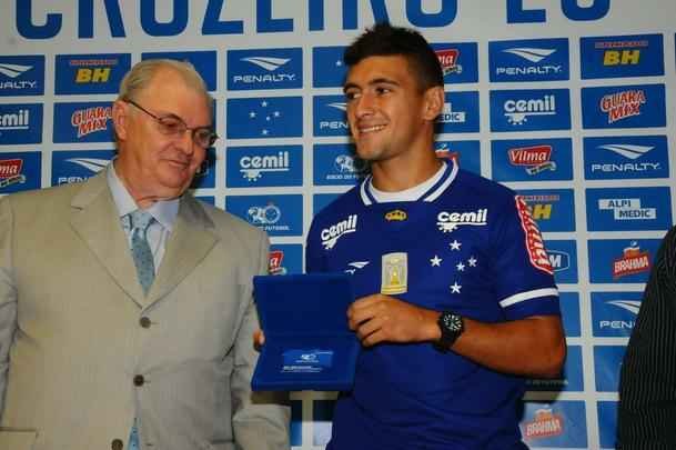 Segunda contratao mais cara da histria do Cruzeiro, o meia uruguaio De Arrascaeta defendia o Defensor-URU