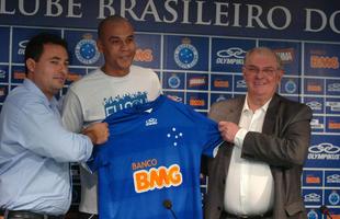 O zagueiro Alex Silva foi uma das primeiras contrataes feitas pelo ento diretor Alexandre Mattos no Cruzeiro 