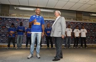 Bruno Rodrigo veio do Santos. O zagueiro foi uma das contrataes apresentadas no incio de 2013 em evento no Mineiro