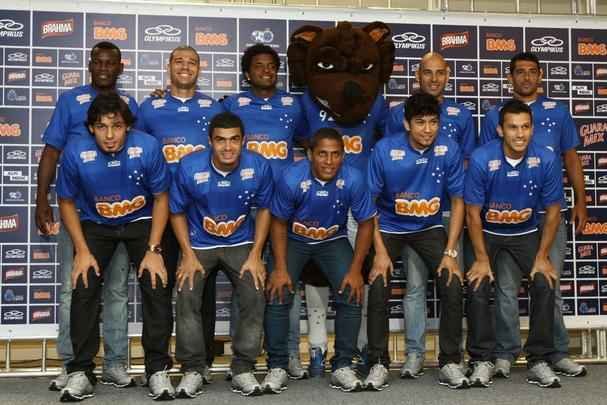 No incio da temporada 2013, o Cruzeiro apresentou 10 jogadores em evento no Mineiro