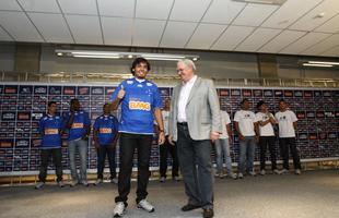 Disputado com o Atltico, Ricardo Goulart chegou ao Cruzeiro em 2013