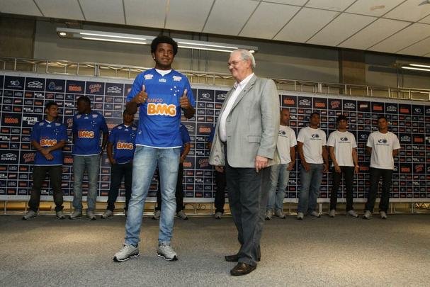 O zagueiro Nirley foi uma das contrataes feitas pelo clube no incio de 2013