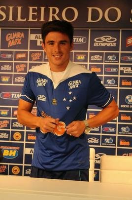 Willian chegou ao Cruzeiro como contrapeso da negociação que levou Diego Souza ao Metalist, da Ucrânia. Em 2014, o clube desembolsou R$ 10,5 milhões para contratá-lo em definitivo