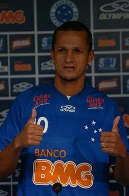 O meia Souza foi um dos jogadores contratados pelo ento diretor de futebol Alexandre Mattos durante seu primeiro ano no clube