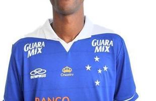 Com passagem apagada pelo Cruzeiro, Leandrinho foi uma das 19 contrataes feitas pelo Cruzeiro em 2013
