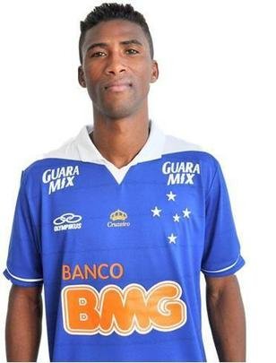 Com passagem apagada pelo Cruzeiro, Leandrinho foi uma das 19 contratações feitas pelo Cruzeiro em 2013