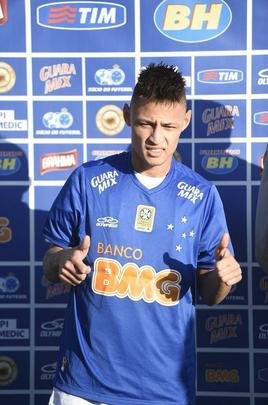 Revelado pelo Santos, Neilton foi contratado pelo Cruzeiro na temporada 2014