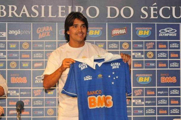 Artilheiro da Copa Libertadores de 2008, Marcelo Moreno retornou  Toca da Raposa em 2014 emprestado pelo Grmio