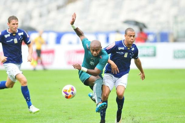 Cruzeiro e Caldense se enfrentaram em jogo vlido pela segunda rodada do Estadual