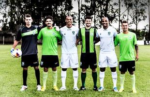 Antes de lanar a camisa de 2015 em evento no Museu Inim de Paula, o Amrica promoveu uma sesso de fotos do uniforme no CT Lanna Drumond. Os modelos foram o goleiro Joo Ricardo, os zagueiros Alison, Anderson Conceio e Wesley Matos, o atacante Rodrigo Silva e o lateral-direito Patrick. As vestimentas  de divulgao do clube no tm nenhum patrocnio, embora a diretoria tenha anunciado novo acordo com a rede de supermercados BH para o Campeonato Mineiro.