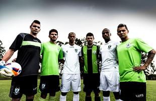 Antes de lanar a camisa de 2015 em evento no Museu Inim de Paula, o Amrica promoveu uma sesso de fotos do uniforme no CT Lanna Drumond. Os modelos foram o goleiro Joo Ricardo, os zagueiros Alison, Anderson Conceio e Wesley Matos, o atacante Rodrigo Silva e o lateral-direito Patrick. As vestimentas  de divulgao do clube no tm nenhum patrocnio, embora a diretoria tenha anunciado novo acordo com a rede de supermercados BH para o Campeonato Mineiro.