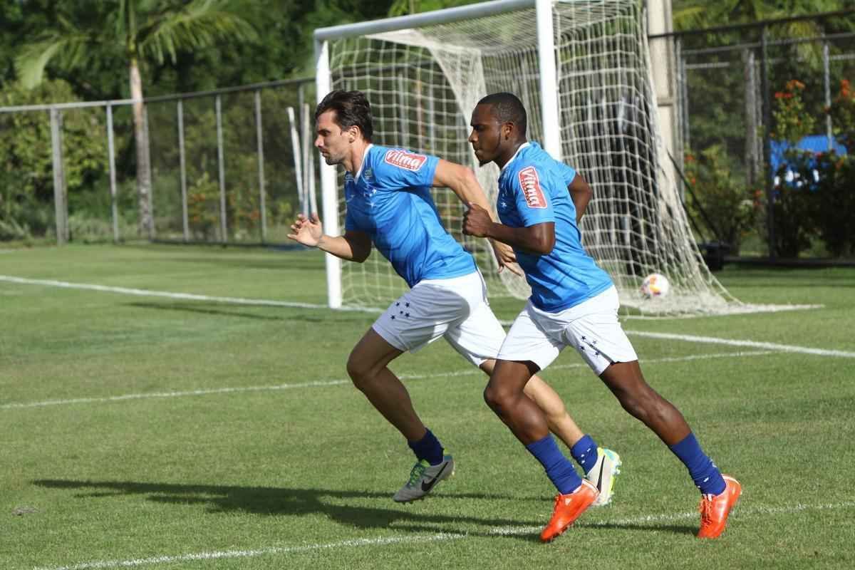 De Arrascaeta foi inscrito no BID e estrear pelo Cruzeiro contra o Guarani, nesta quarta; os reforos Paulo Andr e Willians participaram pela primeira vez de uma atividade sob o comando de Marcelo Oliveira