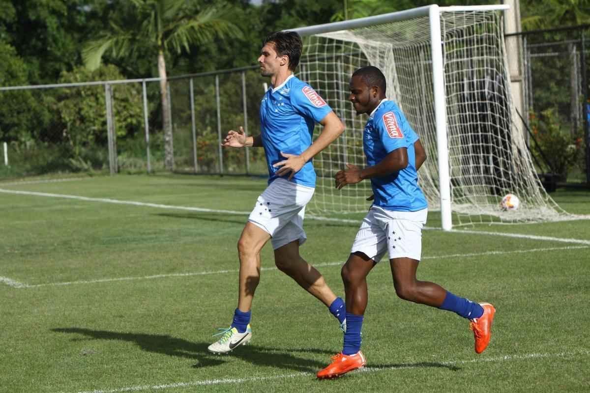 De Arrascaeta foi inscrito no BID e estrear pelo Cruzeiro contra o Guarani, nesta quarta; os reforos Paulo Andr e Willians participaram pela primeira vez de uma atividade sob o comando de Marcelo Oliveira