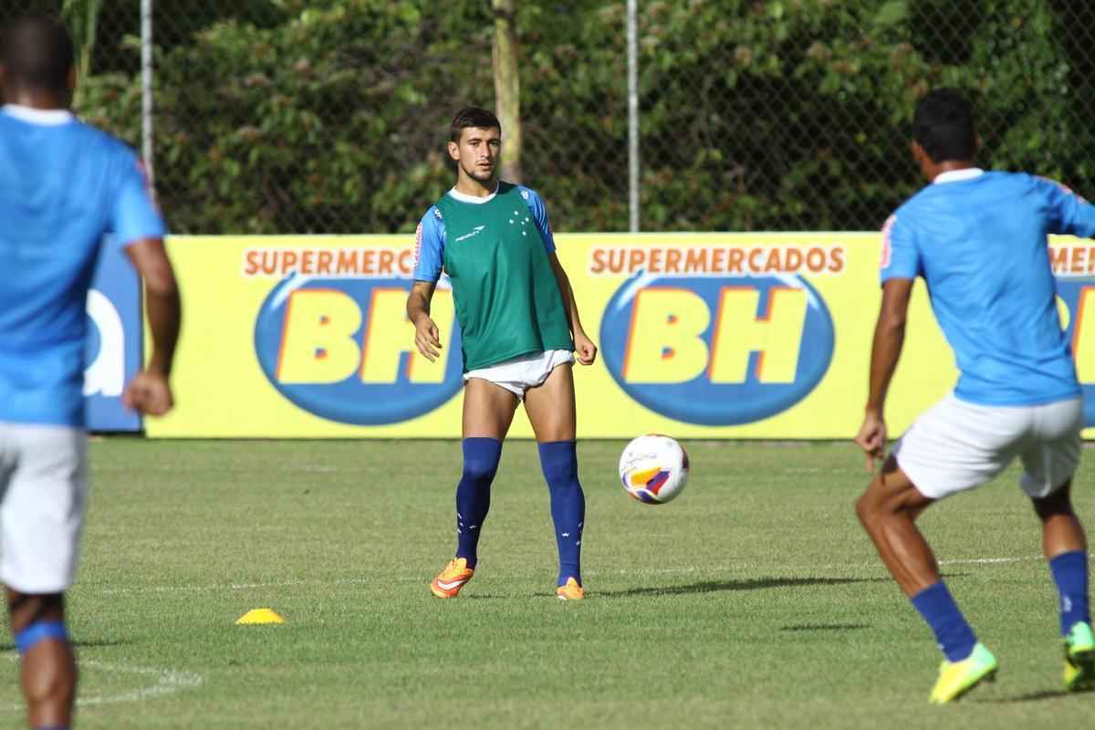 De Arrascaeta foi inscrito no BID e estrear pelo Cruzeiro contra o Guarani, nesta quarta; os reforos Paulo Andr e Willians participaram pela primeira vez de uma atividade sob o comando de Marcelo Oliveira