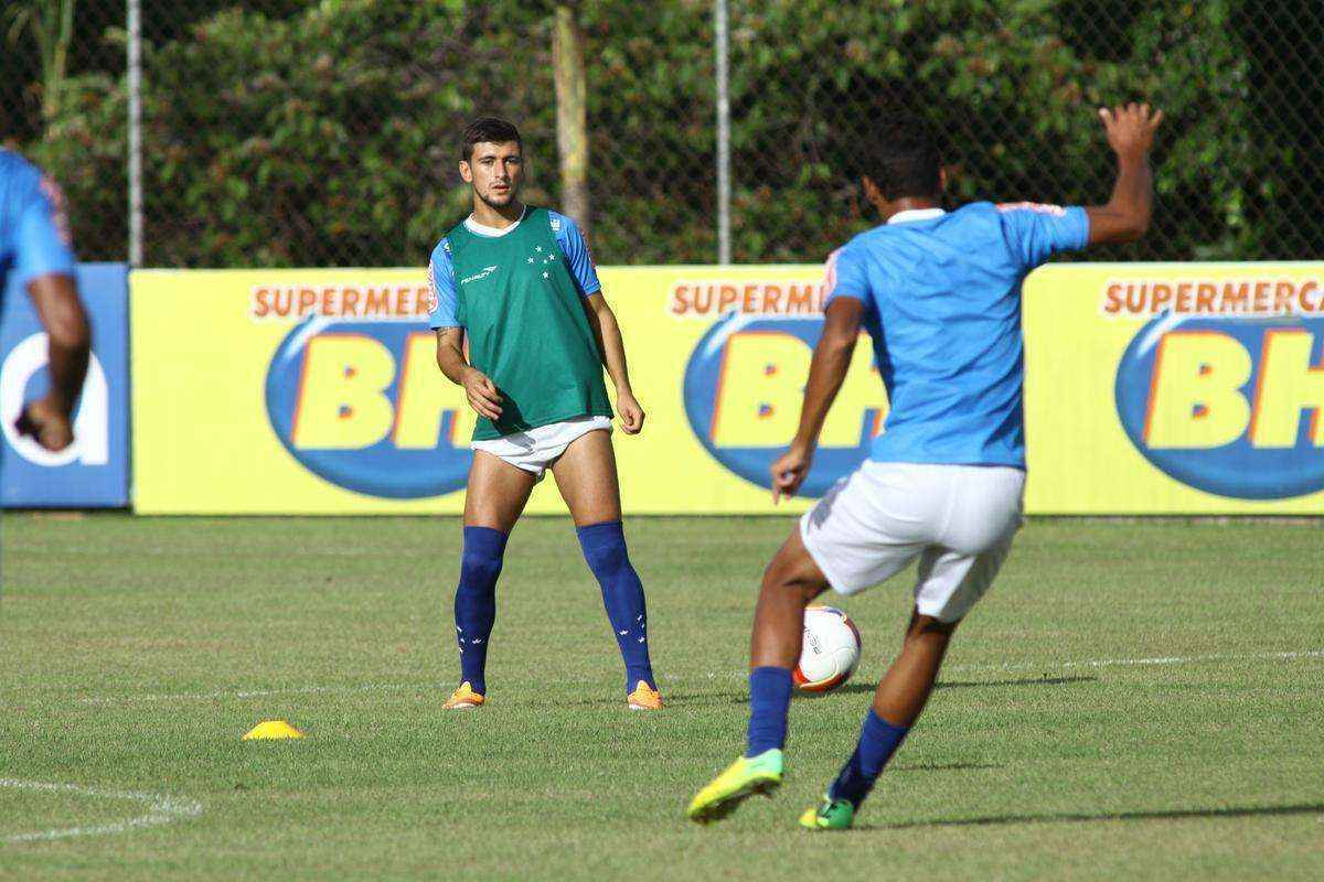 De Arrascaeta foi inscrito no BID e estrear pelo Cruzeiro contra o Guarani, nesta quarta; os reforos Paulo Andr e Willians participaram pela primeira vez de uma atividade sob o comando de Marcelo Oliveira