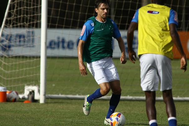 De Arrascaeta foi inscrito no BID e estrear pelo Cruzeiro contra o Guarani, nesta quarta; os reforos Paulo Andr e Willians participaram pela primeira vez de uma atividade sob o comando de Marcelo Oliveira