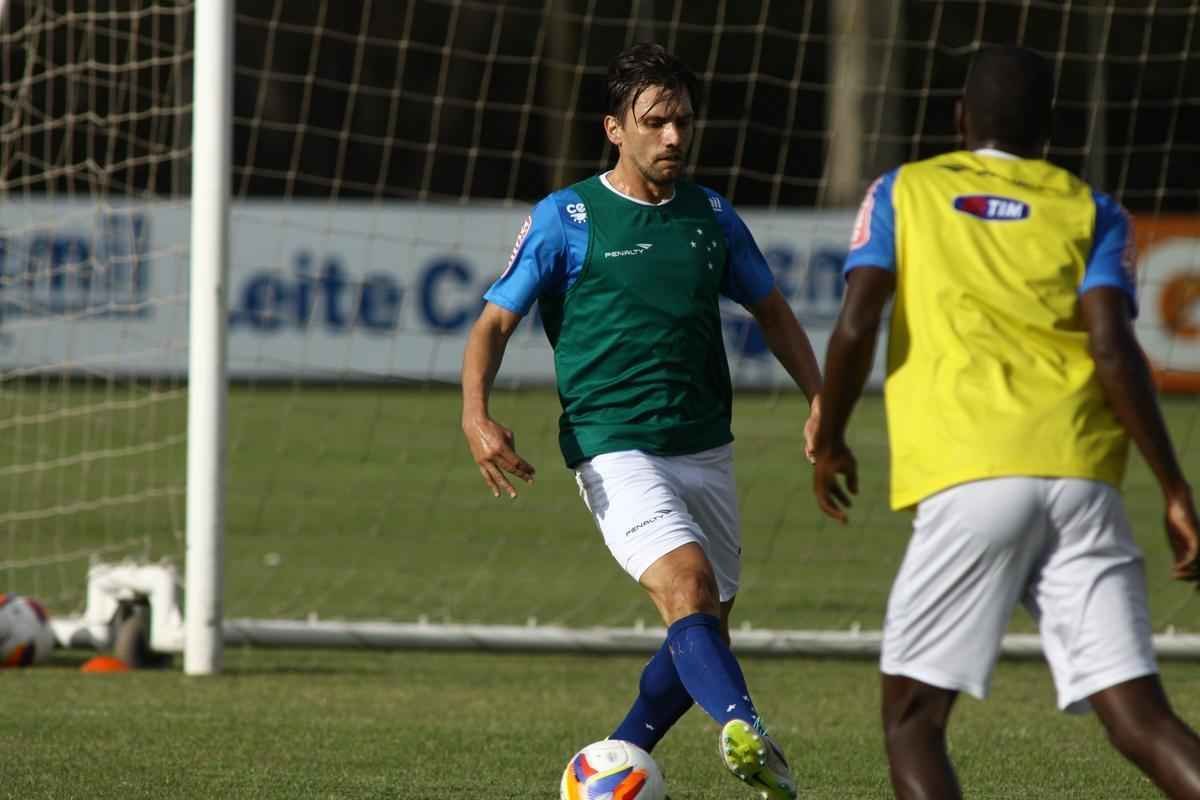 De Arrascaeta foi inscrito no BID e estrear pelo Cruzeiro contra o Guarani, nesta quarta; os reforos Paulo Andr e Willians participaram pela primeira vez de uma atividade sob o comando de Marcelo Oliveira