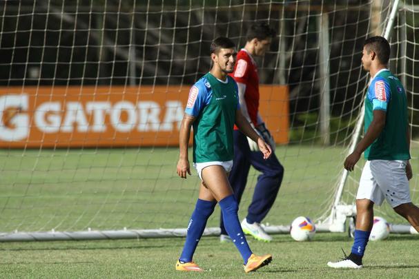 De Arrascaeta foi inscrito no BID e estrear pelo Cruzeiro contra o Guarani, nesta quarta; os reforos Paulo Andr e Willians participaram pela primeira vez de uma atividade sob o comando de Marcelo Oliveira