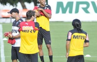 Levir Culpi dividiu o campo principal da Cidade do Galo em dois, mas o time titular no sofreu alteraes em relao ao jogo de sbado, contra o Mamor