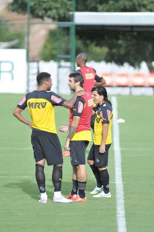 Levir Culpi dividiu o campo principal da Cidade do Galo em dois, mas o time titular no sofreu alteraes em relao ao jogo de sbado, contra o Mamor